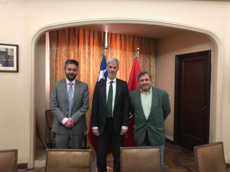 IMFD firma convenio de cooperación con Servel