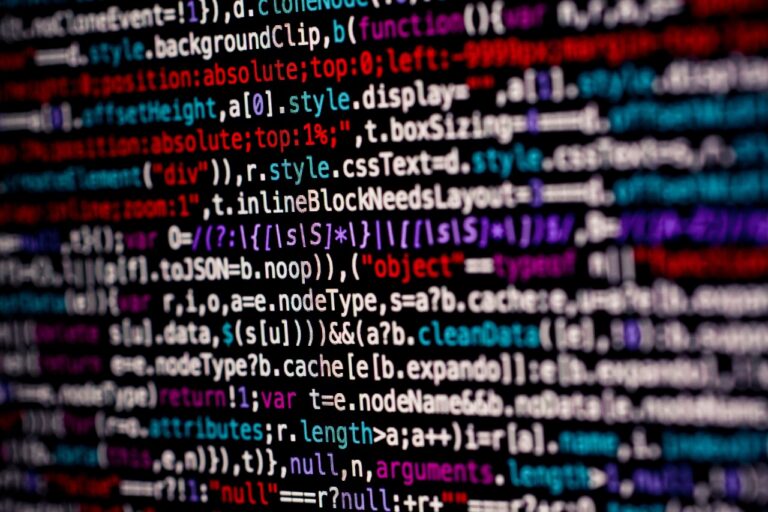 Estudio con datos de encuesta CEP pone a prueba encuestas respondidas por inteligencia artificial: Funcionan con menos precisión en Chile que en EE.UU.